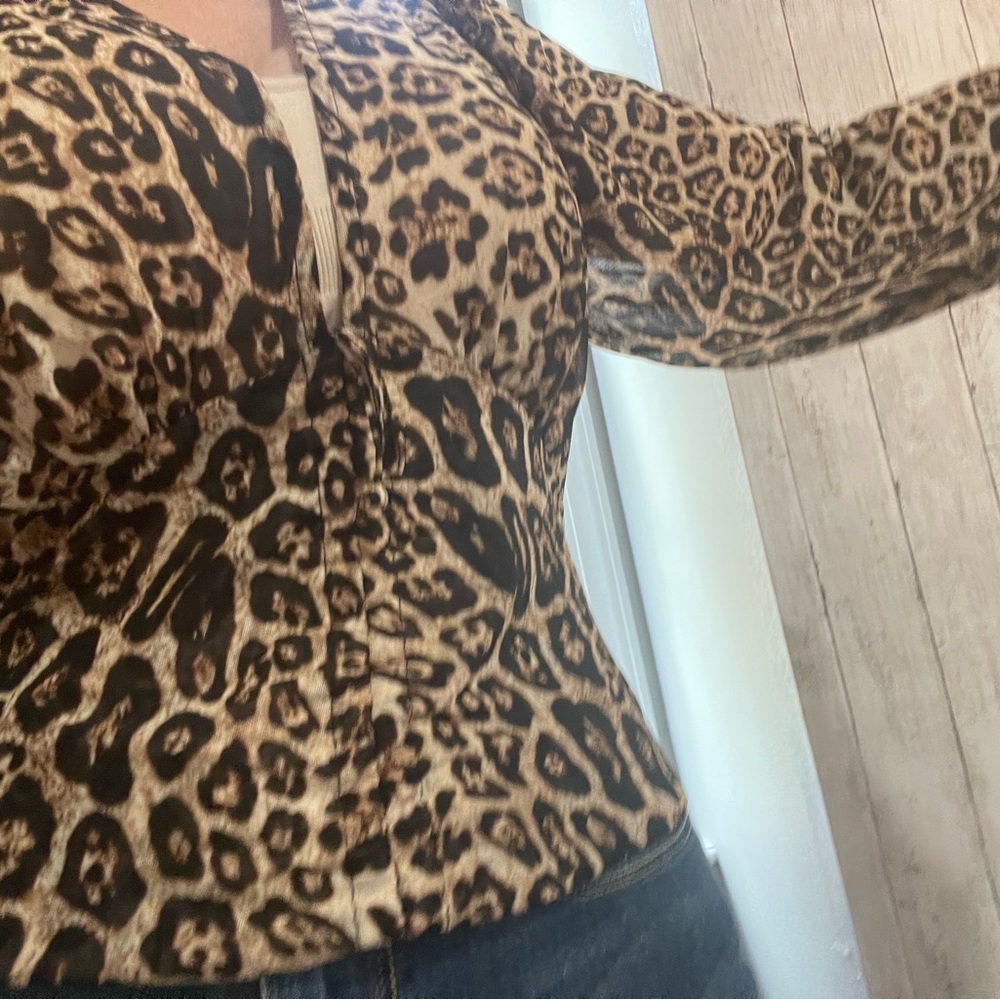 Animal Print Light Blouse with Rouching or No Rouching Pull - Picture 6 of 14